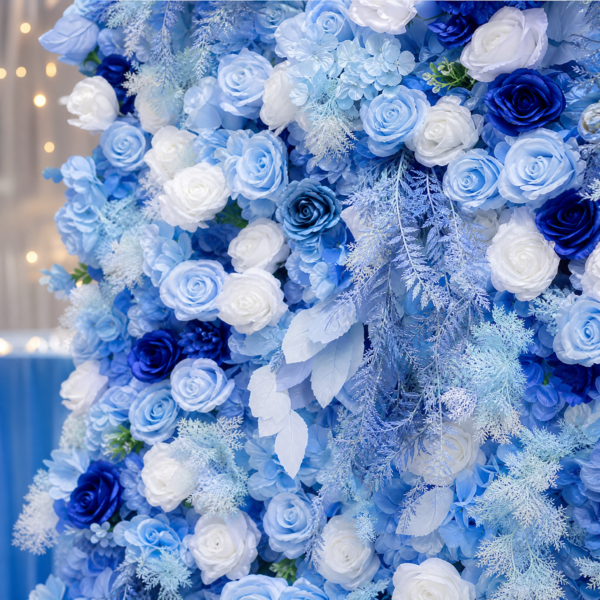 blue-white-flower-wall-outdoor-wedding-02.webp